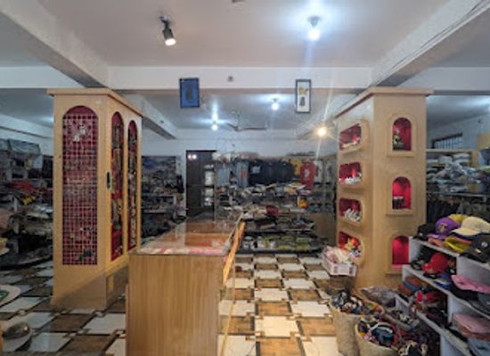 nepal/chitwan/sauraha/shop/sauraha-shopping-center