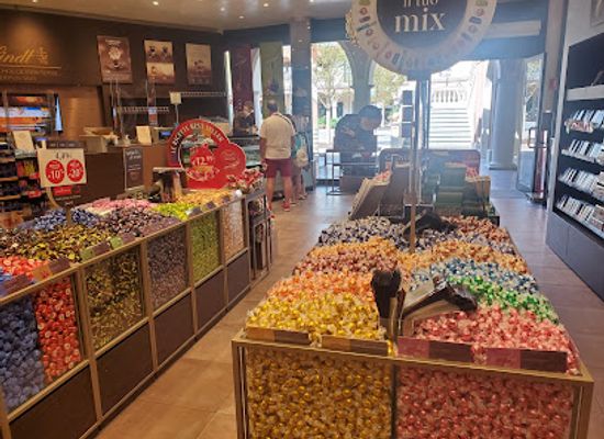 italy/val-di-chiana/shop/lindt