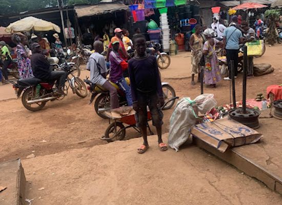 cameroon/edea/shop/marche-de-bord-d-edea