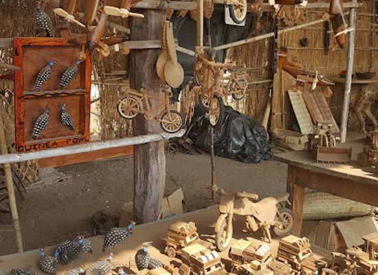 malawi/shire-valley/shop/kabulika-curios
