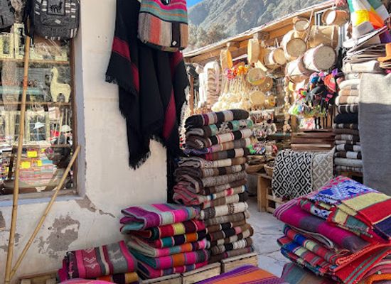 argentina/purmamarca/shop/feria-artesanal-de-purmamarca