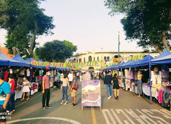 peru/lima/barranco/shop/impulse-peru-feria-barranco-moda-stand-13