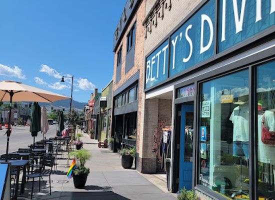 montana/the-mission-mountains/shop/bettys-divine-divine-trash-vintage