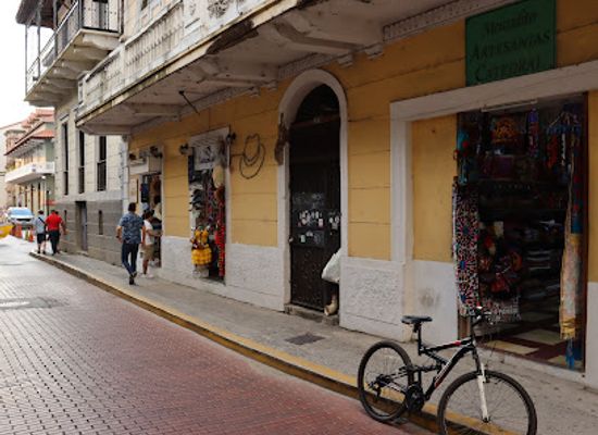 panama/central-panama/shop/mercadito-artesanias-catedral