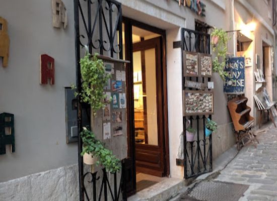 slovenia/coastal-karst/shop/nika-s-tiny-house