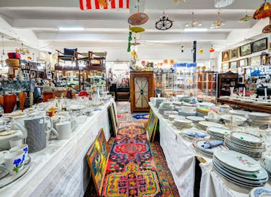 slovakia/trencin-region/shop/antiques-bazar-makovi