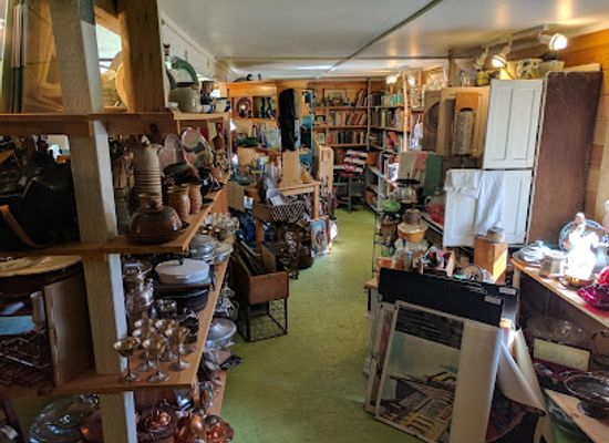 canada/annapolis-valley/shop/the-green-barn-antiques