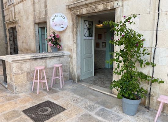 croatia/hvar-island/shop/pastry-shop-sweets