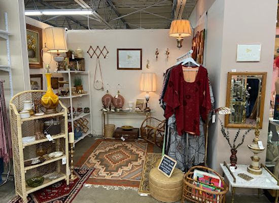 ohio/cincinnati/shop/brass-bee-vintage-goods