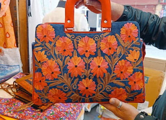 india/manali/shop/tension-free-shop