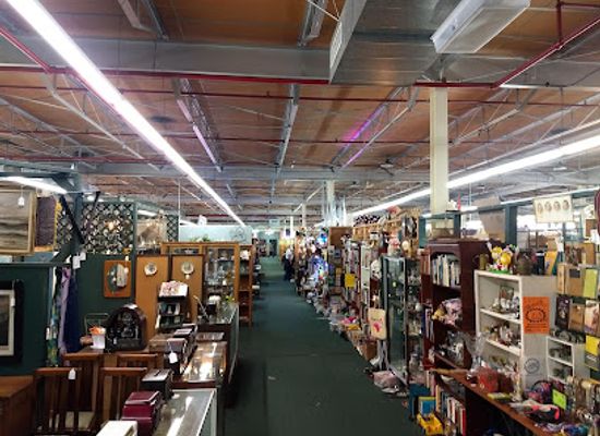 texas/fort-worth/cultural-district/shop/montgomery-street-antique-mall