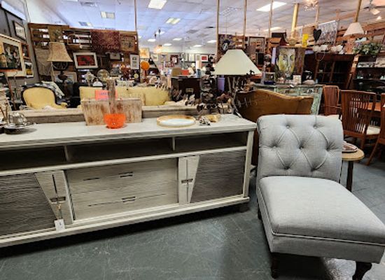 florida/tampa/seminole-heights/shop/vintage-post-marketplace