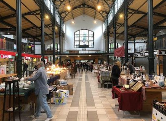 hungary/budapest/shop/klauzal-market-hall