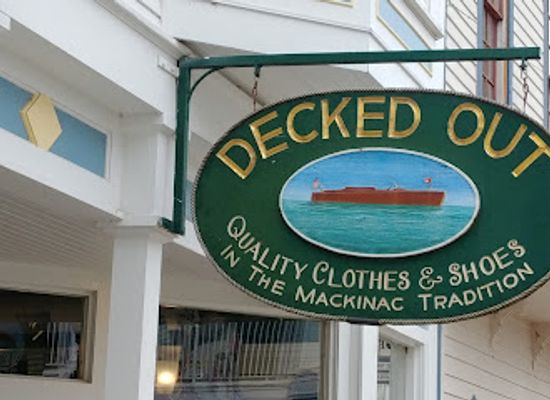 michigan/mackinac-island/shop/decked-out
