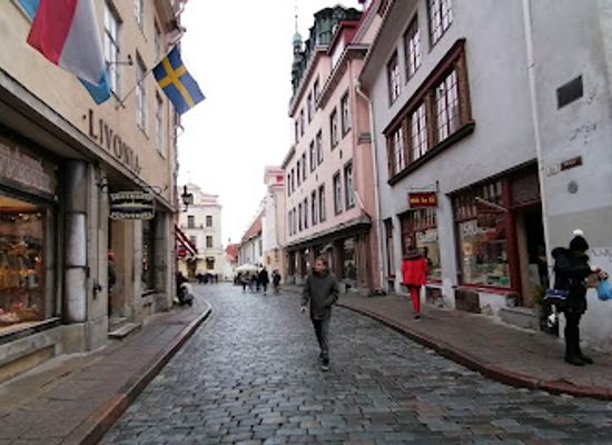 estonia/tallinn/old-town/shop/livonia-suveniirid-store