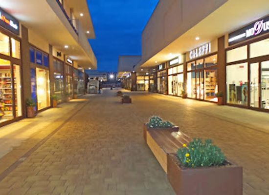 italy/liguria/shop/brugnato-5terre-outlet-village