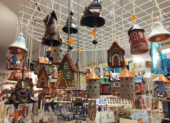 estonia/tallinn/old-town/shop/tallina-suvenir
