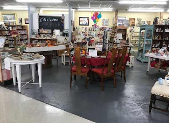 illinois/illinois-river-valley/shop/lily-pads-resale-boutique