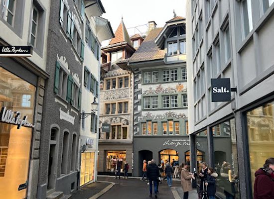 switzerland/lucerne/chapel-bridge/shop/changemaker