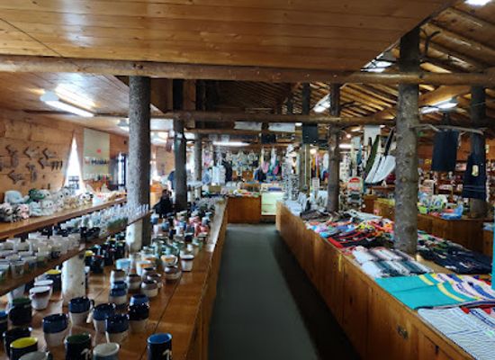 michigan/upper-peninsula/shop/souvenir-barn