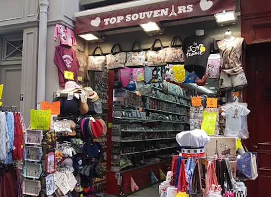 france/paris/latin-quarter/shop/top-souvenirs