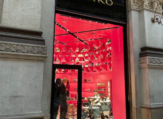 italy/milan/porta-nuova/shop/pinko-boutique-milano