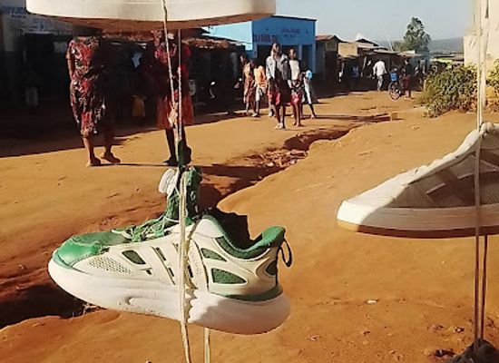 malawi/viphya-mountains/shop/mphaka-market