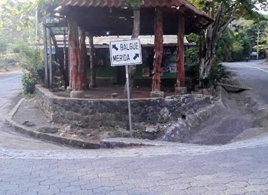 nicaragua/ometepe-island/shop/tienda-santa-cruz