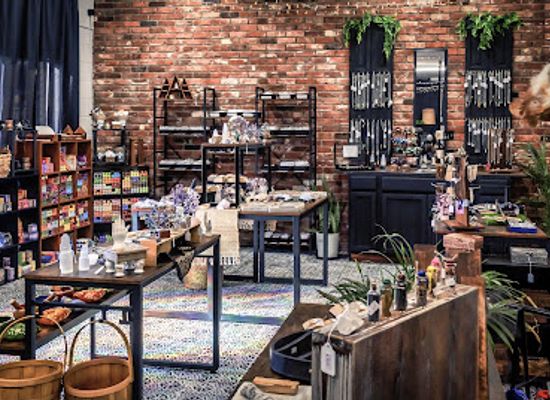 kentucky/owensboro/shop/moonbow-apothecary-emporium