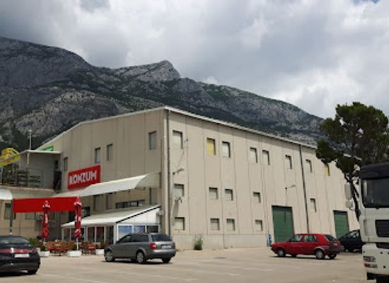 croatia/makarska-riviera/shop/pevex-makarska