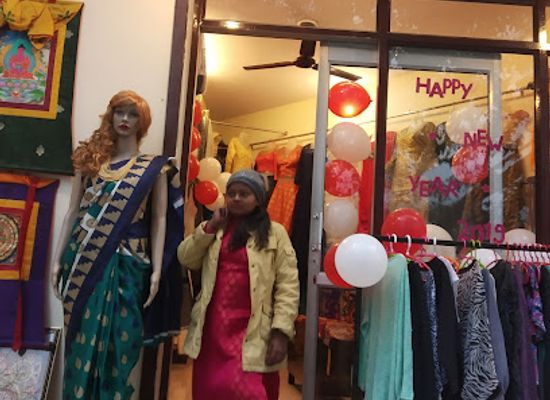 india/rishikesh/ram-jhula/shop/clothing-store