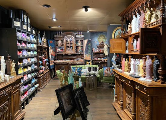 switzerland/lausanne/old-town/shop/baroque-et-rococo