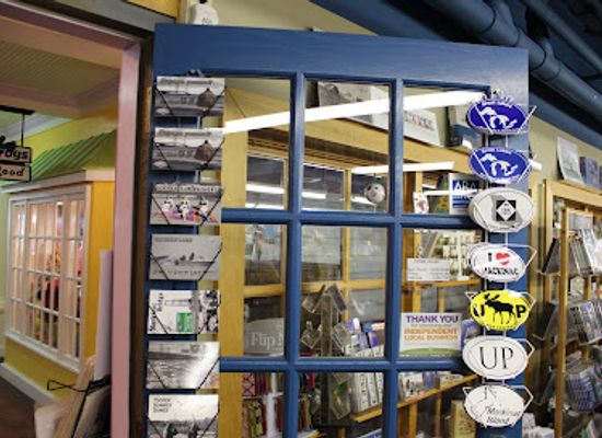 michigan/mackinac-island/shop/island-bookstore