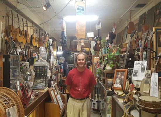 illinois/illinois-river-valley/shop/guitar-junkyard-string-instrument-museum