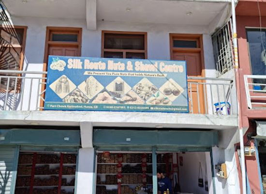pakistan/hunza-valley/shop/silk-route-nuts-shawl-centre