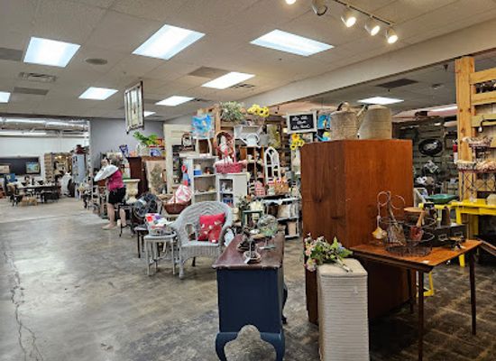 oklahoma/southwestern-oklahoma/shop/antique-store-decades-revisited-a-vintage-mall