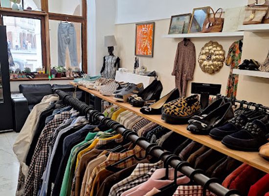 czechia/prague/mala-strana/shop/guilt-fashion-vintage-store