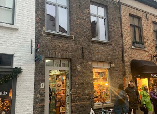 belgium/bruges/minnewater/shop/the-old-curiosity-shop