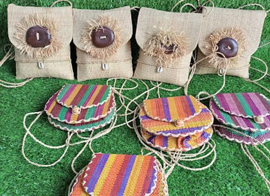 cameroon/mount-cameroon-national-park/shop/love-beads-wallpaper-market-buea