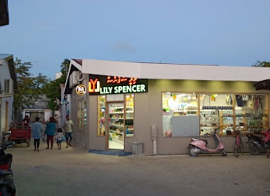 maldives/maafushi-island/shop/lily-spencer
