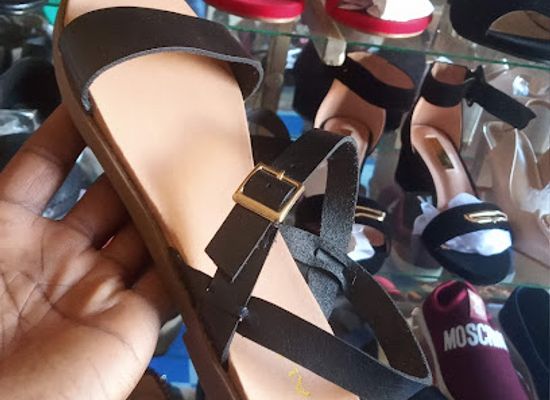 uganda/queen-elizabeth-national-park/shop/shoe-center-and-classy-boutique