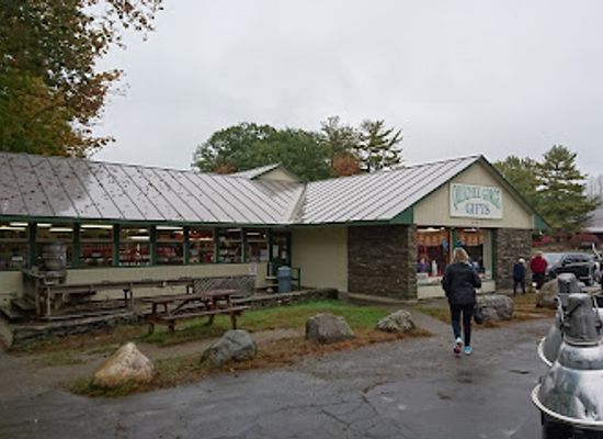 vermont/quechee-gorge/shop/quechee-gorge-gifts-sportswear