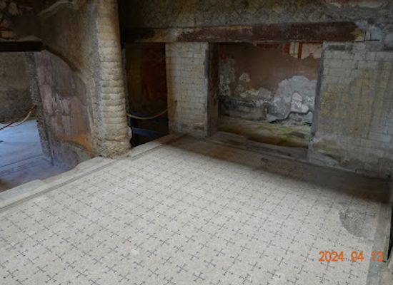 italy/herculaneum/shop/casa-del-bel-cortile