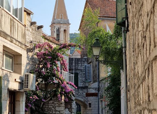 croatia/hvar-island/shop/stari-grad-market