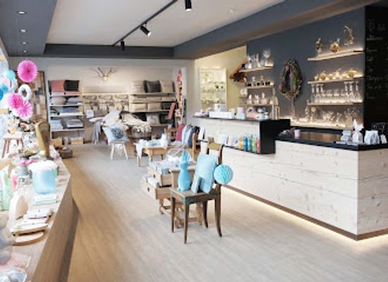 austria/kaiser-mountains/shop/k-a-u-f-h-a-u-s-m-o-l-l-i-n-g-e-r-concept-store-mit-tradition