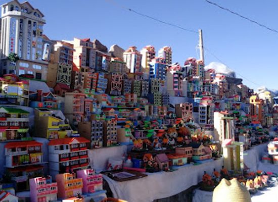 bolivia/lake-titicaca/shop/alax-pacha