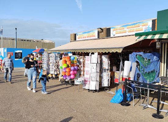 united-kingdom/great-yarmouth/shop/life-s-a-beach