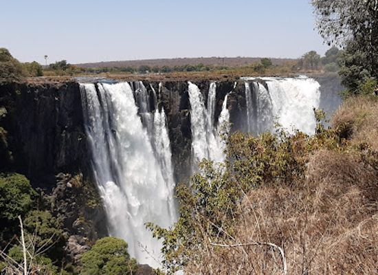 zambia/victoria-falls-area/shop/the-boma-dinner-drum-show