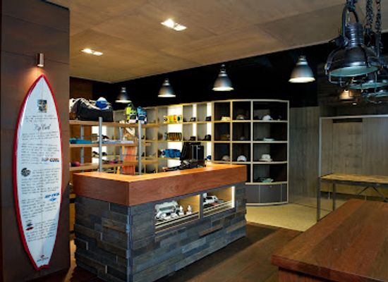 australia/great-barrier-reef/shop/the-hut-surf-shop