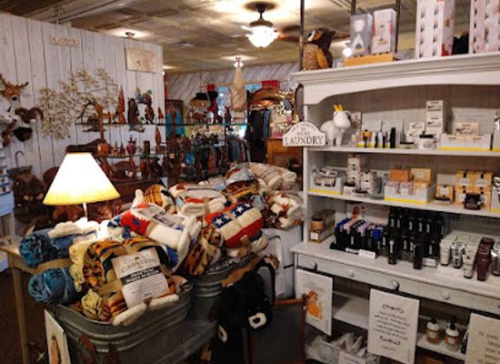 wyoming/absaroka-range/shop/buffalo-bill-village-gift-shop-cabins